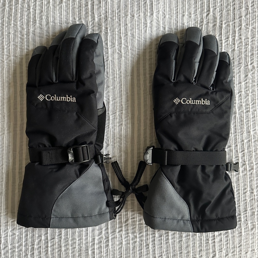 Columbia Black Touchscreen Winter Gloves with Gray Grip Dots